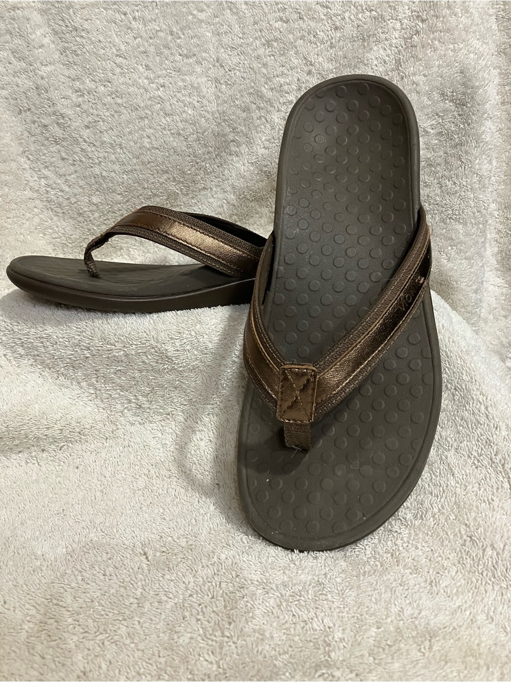 Vionic Men's Bronze Metallic Flip Flop Sandals